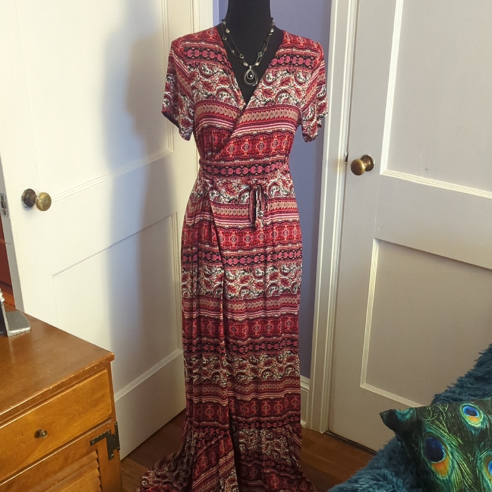 Chic Patterned Maxi Dress in Red